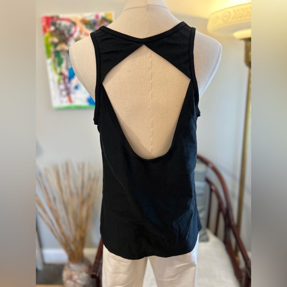 Black Tank, Keyhole Back